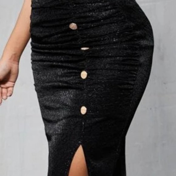 Black Split Thigh Button Long Skirt in S and M - Picture 3 of 3